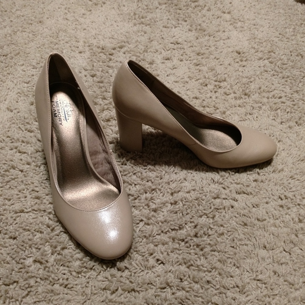 LifeStride Velocity with Memory Foam (never worn)